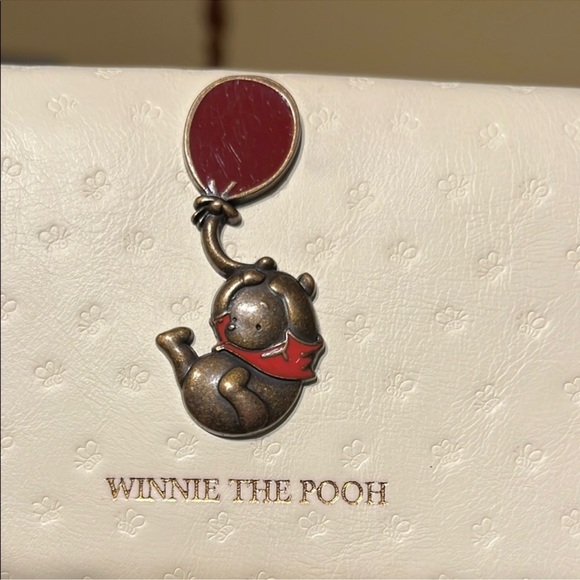 Winnie the Pooh Cream Clutch Wallet Loungefly & Disney Hard Tag VERY RARE - Picture 16 of 16